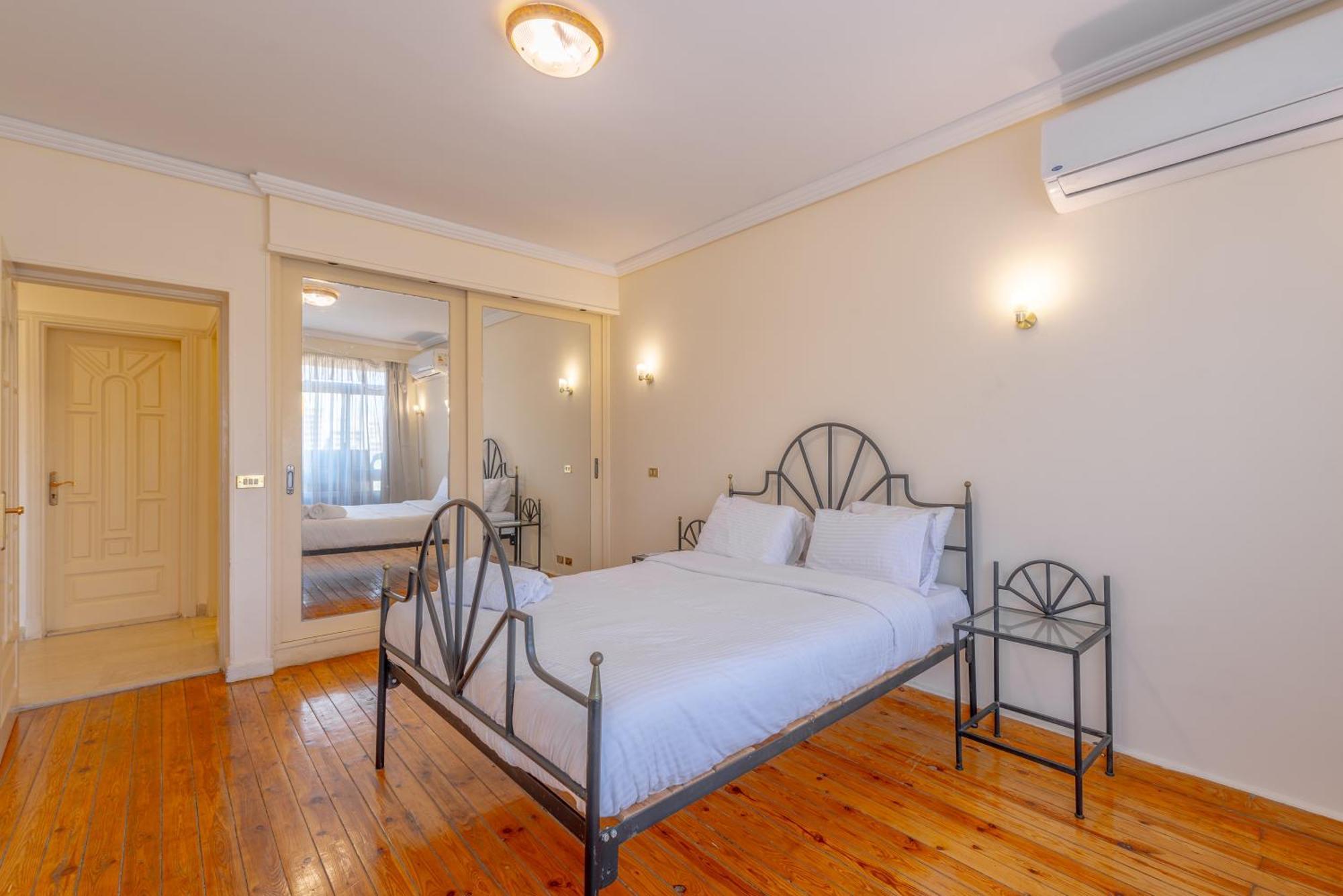Royal 3 Bedrooms * Cairo