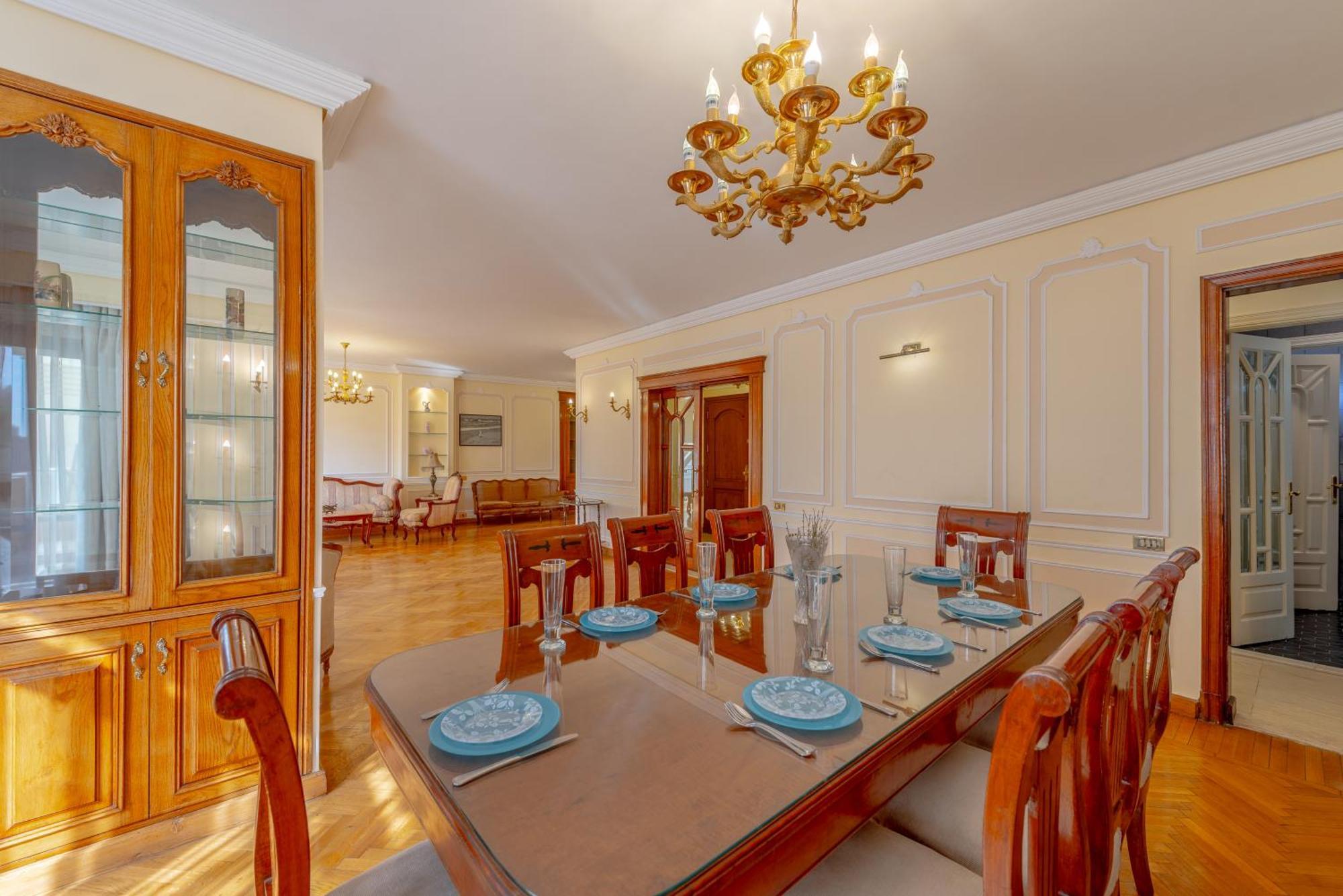 Apartament Royal 3 Bedrooms *
